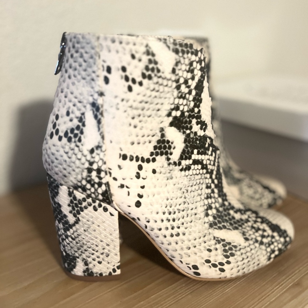 Steve Madden Shade Snake Booties, never worn, new in box size 6.5